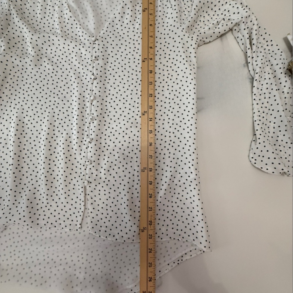 White House Black Market White Blouse with Black Dots. Size 2 - Picture 6 of 7